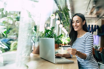 Cómo convertir las preguntas de los compradores en contenido optimizado para inteligencia artificial que impulse las ventas