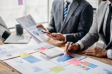 Conozca a sus rivales: cómo dominar el análisis competitivo